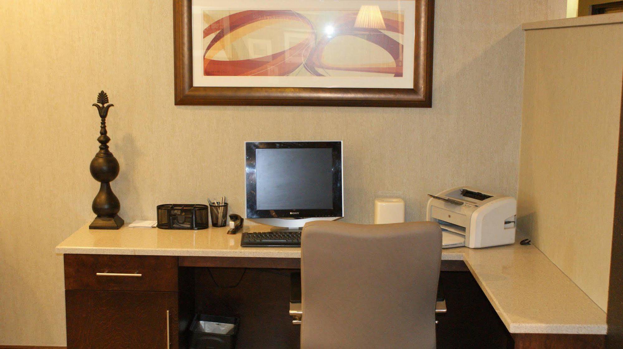 Hampton Inn St. Louis-Честерфилд Экстерьер фото
